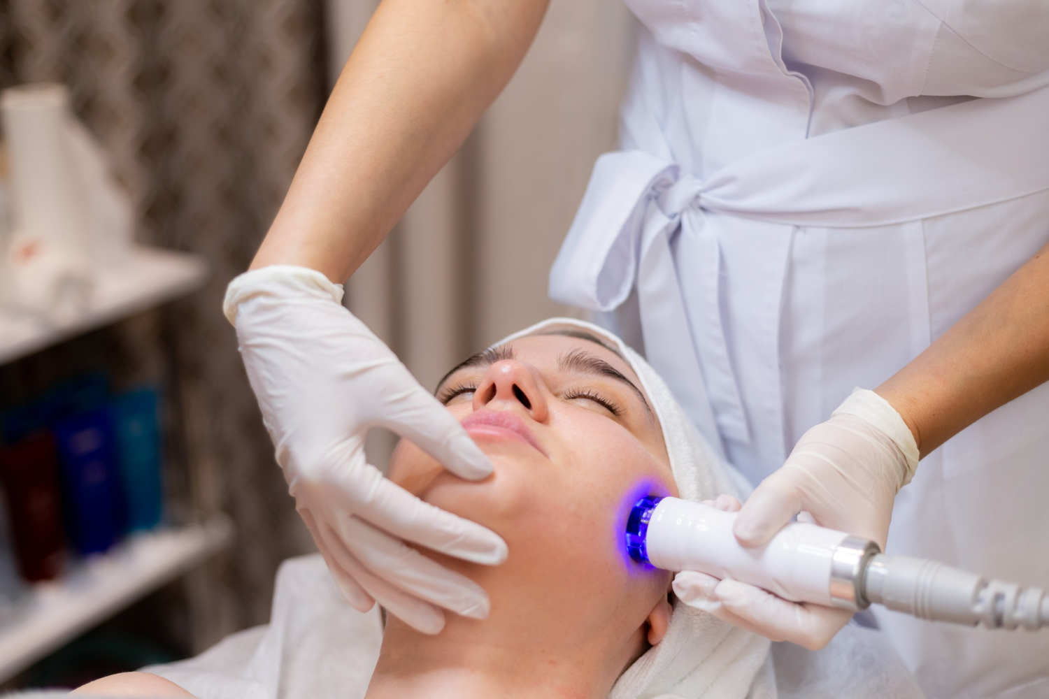 Carbon dioxide laser: benefits and the best laser treatment clinic from where you can get this treatment